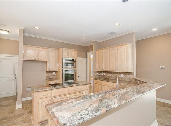 4th image of 2206 Club Creek Cir