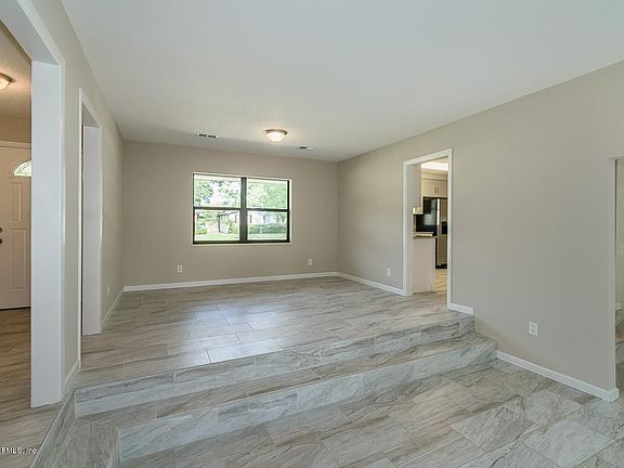 5th image of 1045 Townsend Blvd