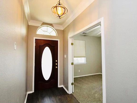 2nd image of 1704 Clay Ln