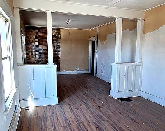 2nd image of 1835 E 4th St #39