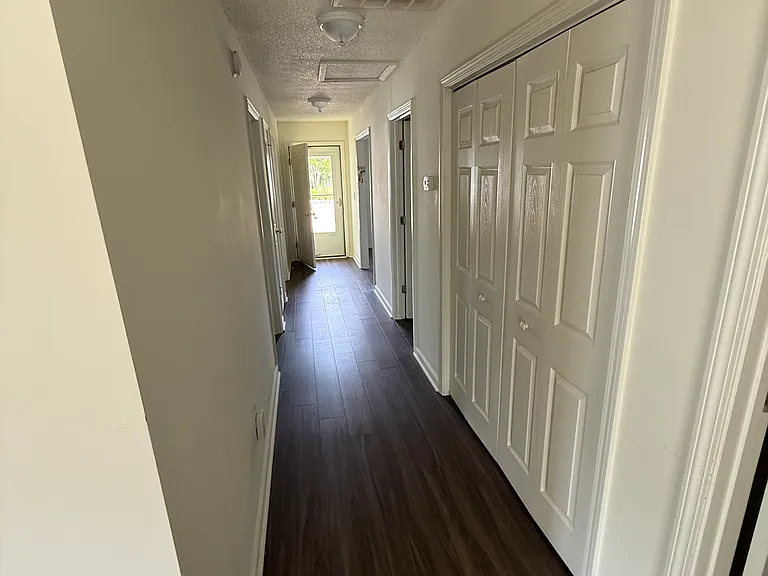 101 Courtyard E #101 — Photo 3
