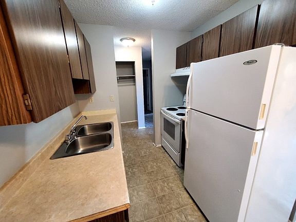 3rd image of 4721 55th St