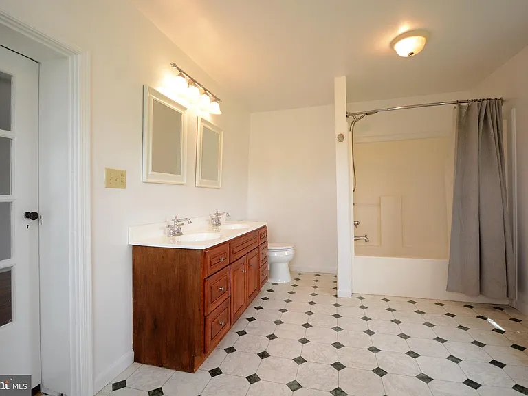 12108 Auburn Rd — Photo 15