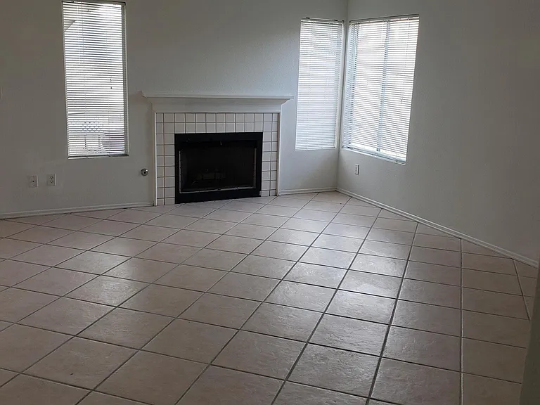 7037 Morales Cir — Photo 4