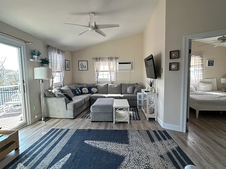 126 W Andrews Ave #1B — Photo 2