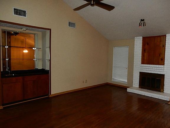 3rd image of 7003 Foxmont Ln