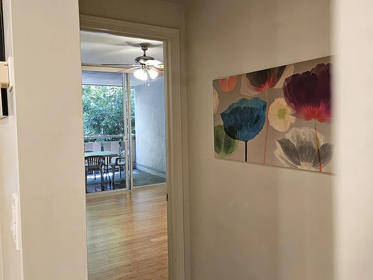 Bedroom 1 Entry