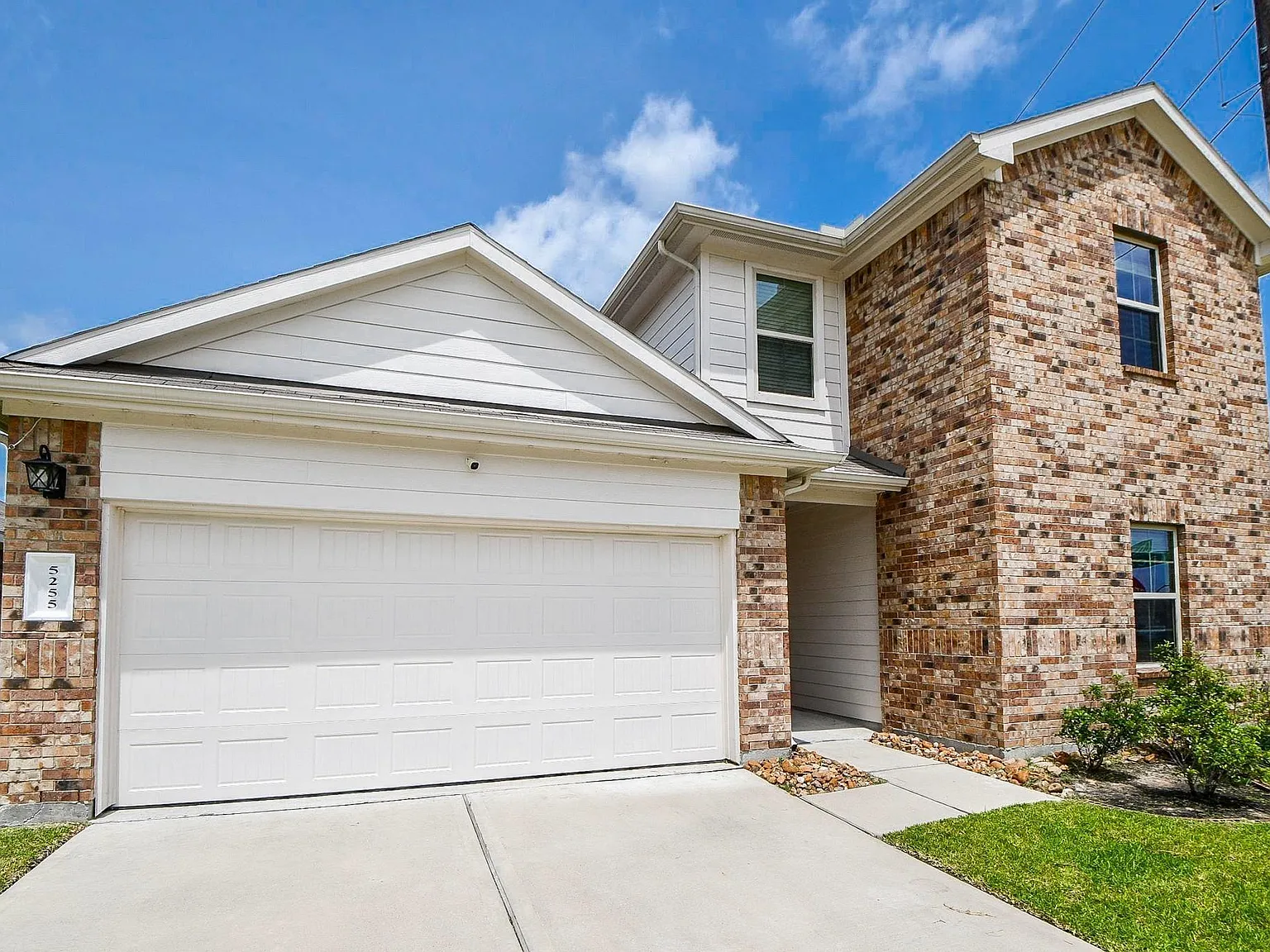 4 bed, 3.0 bath, 2357 sqft, $2,250 — Photo 3
