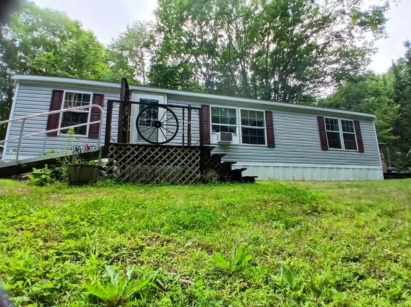 7 Bog Rd, Rockland, ME 04841