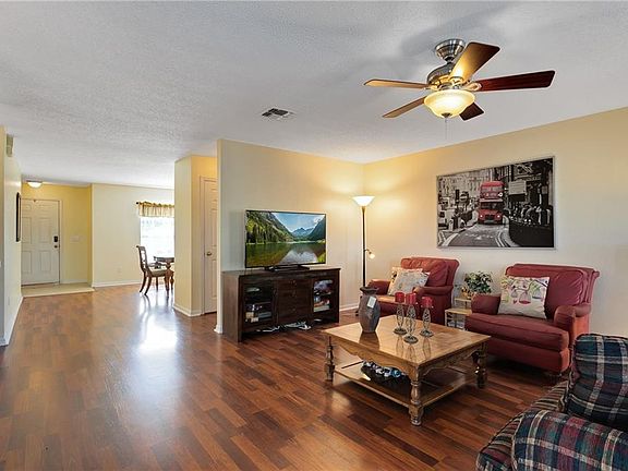 3rd image of 720 Clifton Hills St