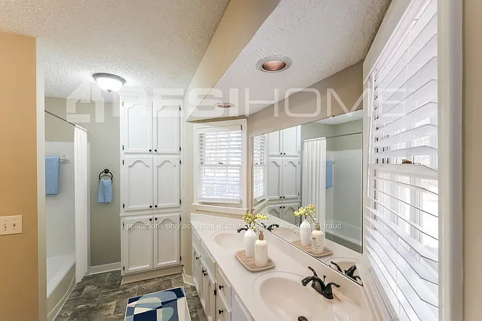 1028 Independence Ct — Photo 12