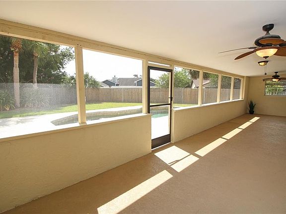 5th image of 443 Charleswood Ave