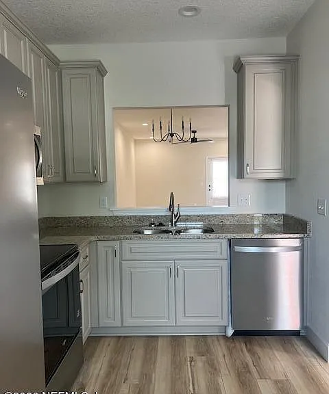 687 S Orange St — Photo 13
