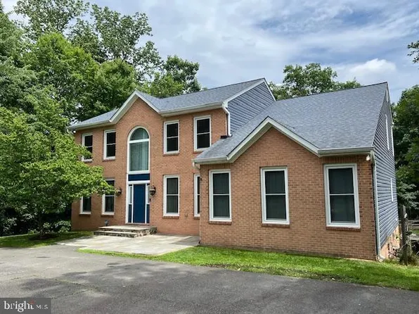 3807 Russell Rd, Woodbridge, VA 22192