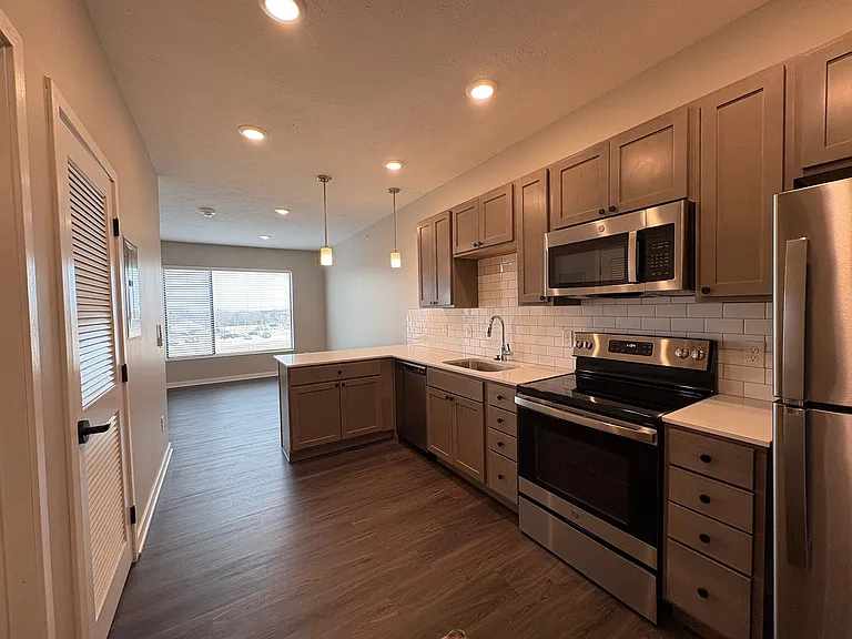 Level at Village Gardens — Photo 15