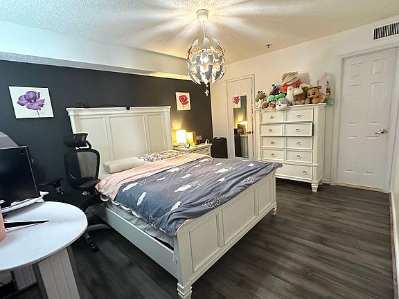 4th image of 1504 Lincoln Way APT 137