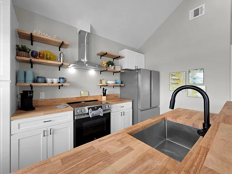 1049 Sunset Cir W — Photo 21