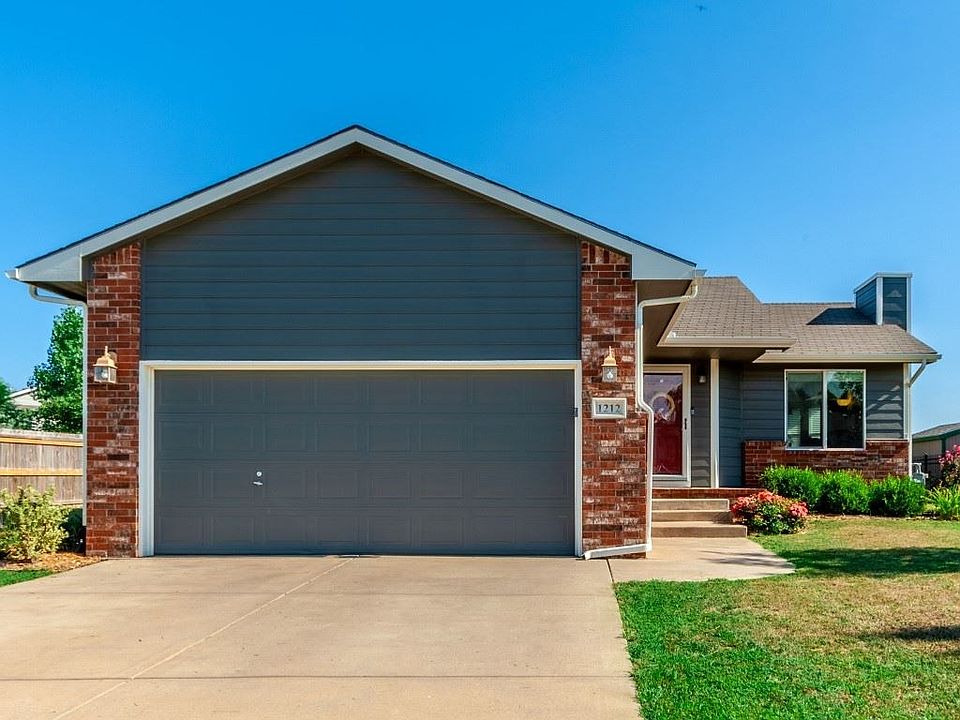 1st image of 1212 W Basswood Dr