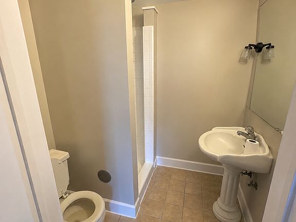5th image of 9798 McGregor Rd