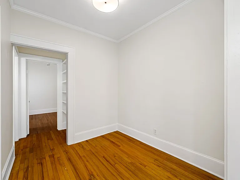 2115 W Hills Ave — Photo 12