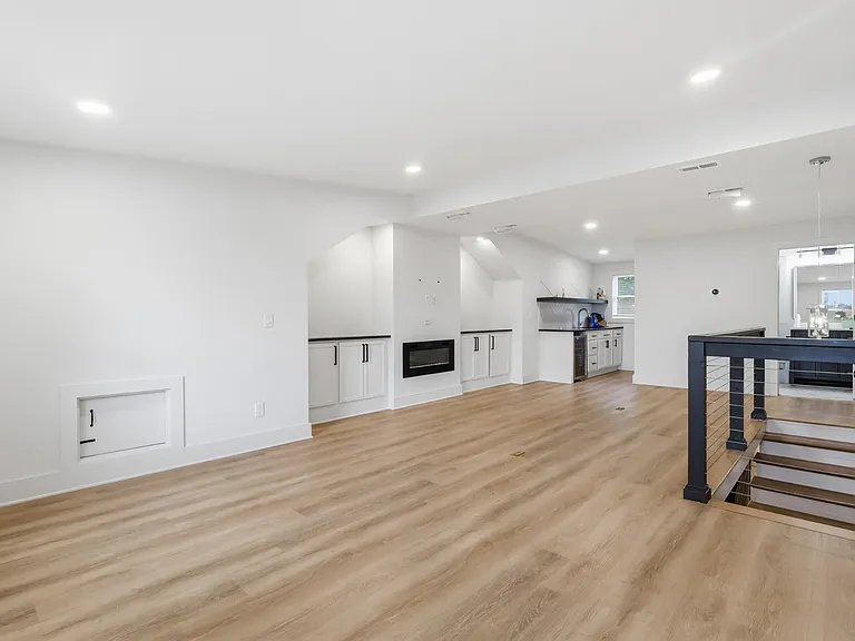 411 Edwin St #A — Photo 20