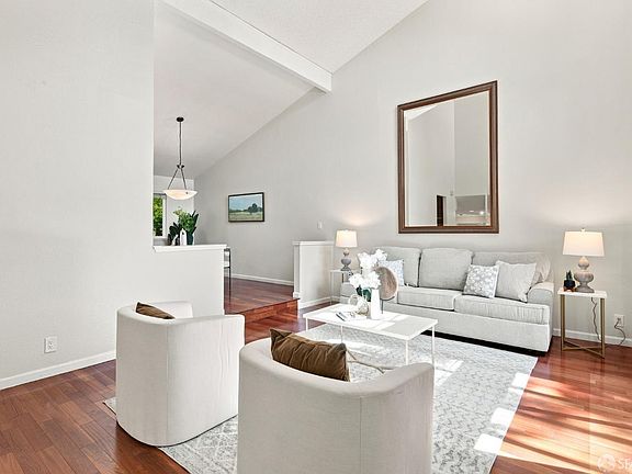 5th image of 403 San Roberto Pl