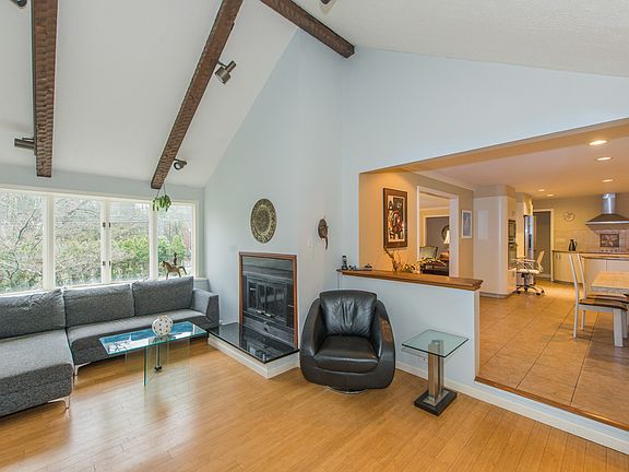 3rd image of 401 Hobart Ave