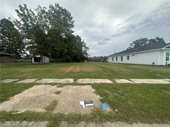 1949 Sugar Mill Dr, Saint Bernard, LA 70085