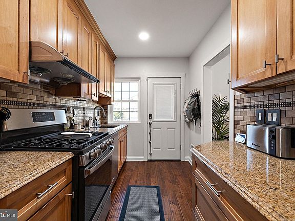 4th image of 419 Geddes St
