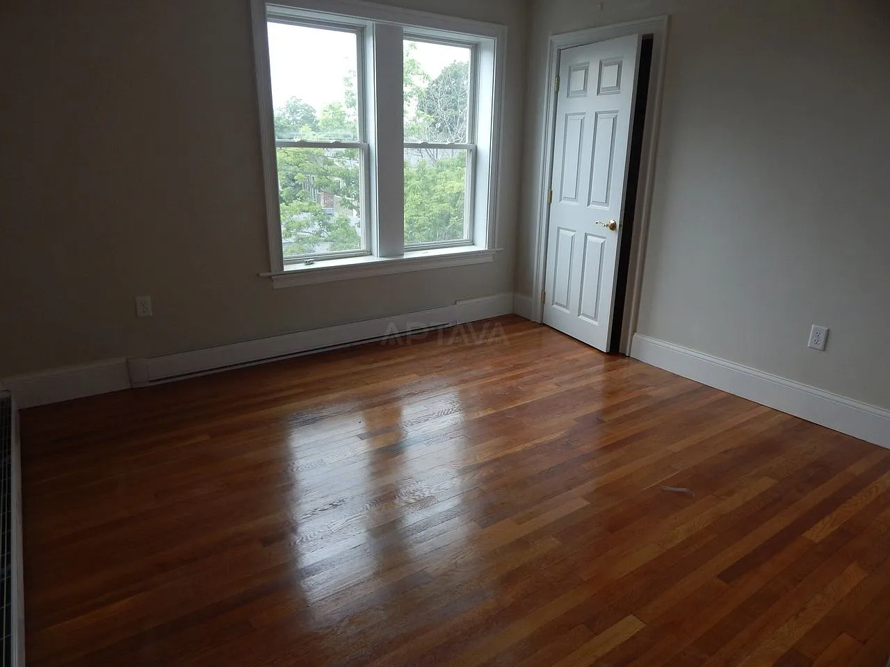 Davis Square area, 2 bedroom, 1 bathroom apartment — Photo 2