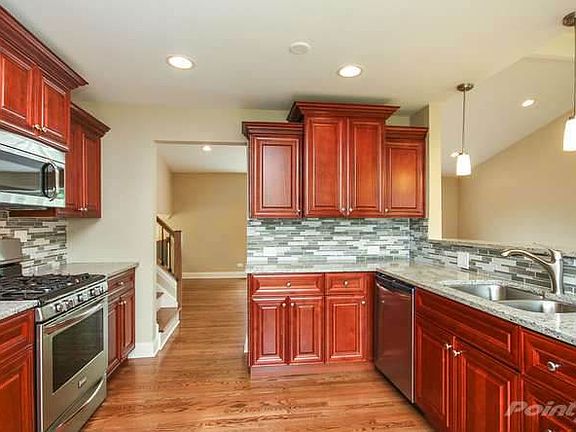 1600 Habberton Ave Park Ridge-small-004-Kitchen-666x444-72dpi