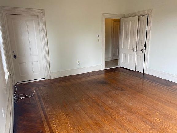 2nd image of 163 Waterman St #2
