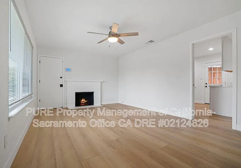 5939 Gloria Dr — Photo 5