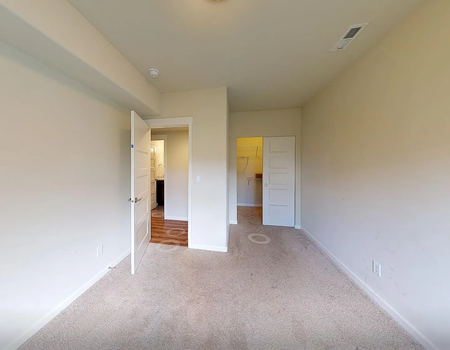 Private Bedroom in Elegant Beacon Hill Home With Great Views — Photo 4