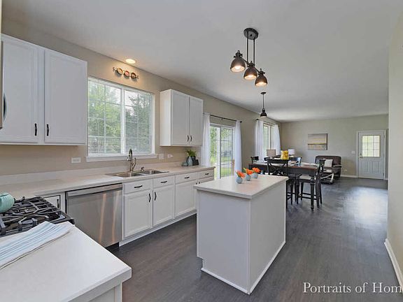 2nd image of 1049 Vineyard Ln