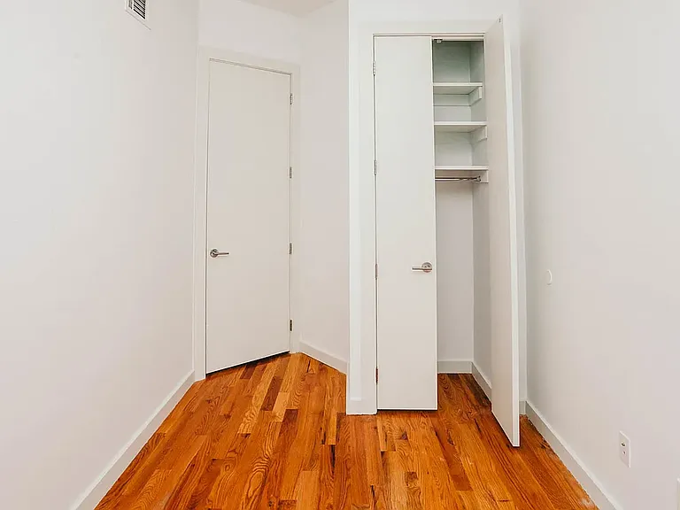 330 Harman St #1L — Photo 9