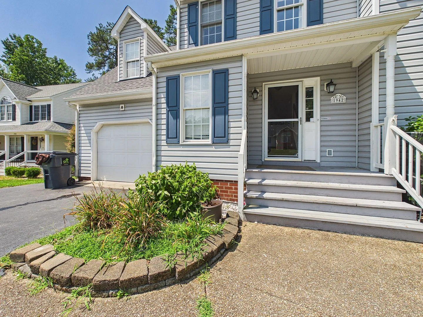 4 bed, 2.0 bath, 1811 sqft, $2,495 — Photo 1