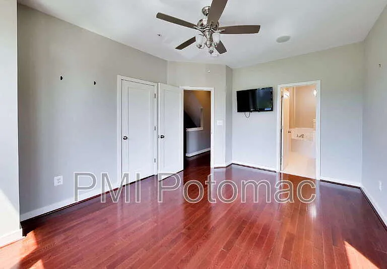 5600 45th Ave — Photo 21