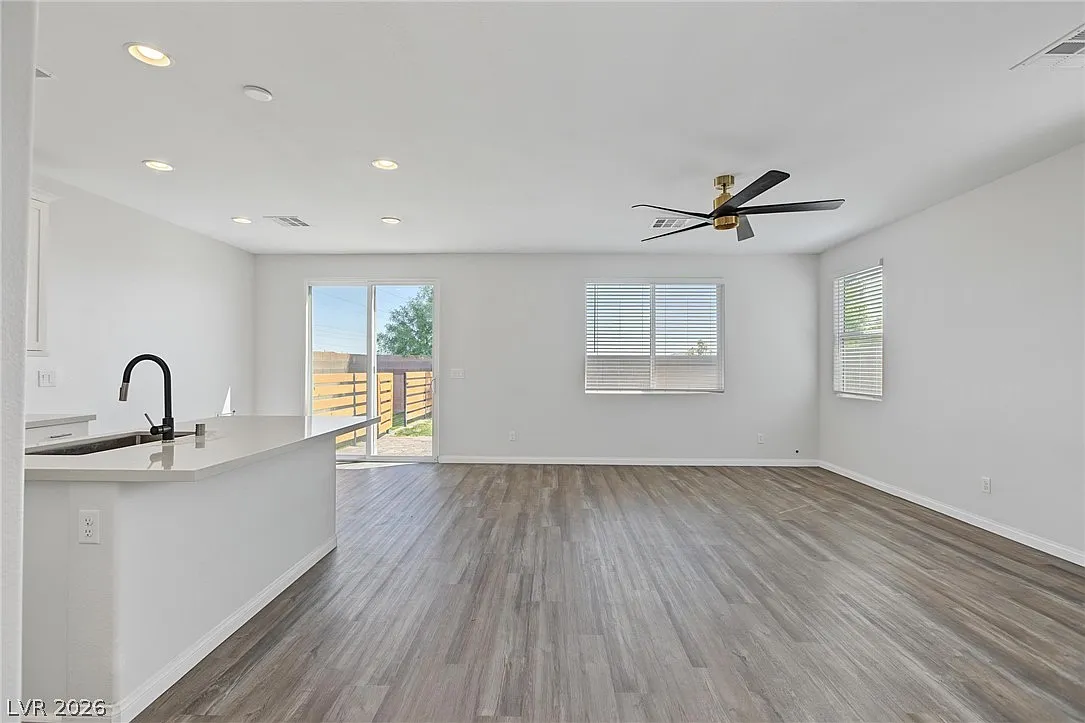 3 bed, 2.5 bath, 1892 sqft, $2,495 — Photo 4