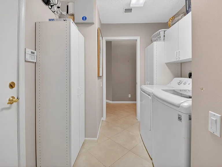 5256 Glenville Dr — Photo 41