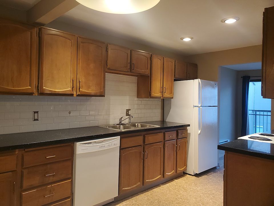 The kitchen offers an 11 foot counter on one side, and 6 feet on the other, so there's plenty of cooking space!