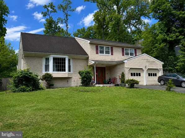 318 Hialeah Dr, Cherry Hill, NJ 08002
