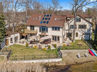 1100 Clearwater Blvd, White Lake, MI 48386
