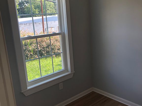 4th image of 481 W Currahee St