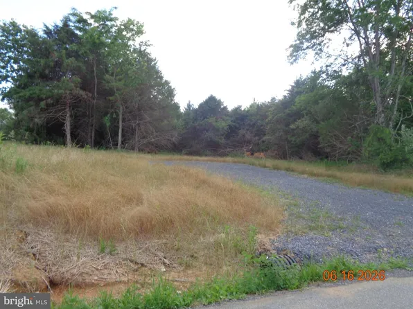 1 Martin Payne Rd, Kearneysville, WV 25430