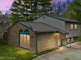5844 Big Pine Dr, Ypsilanti, MI