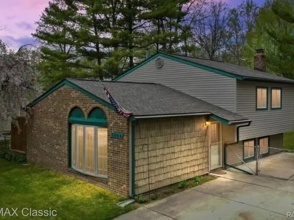 5844 Big Pine Dr, Ypsilanti, MI 48197