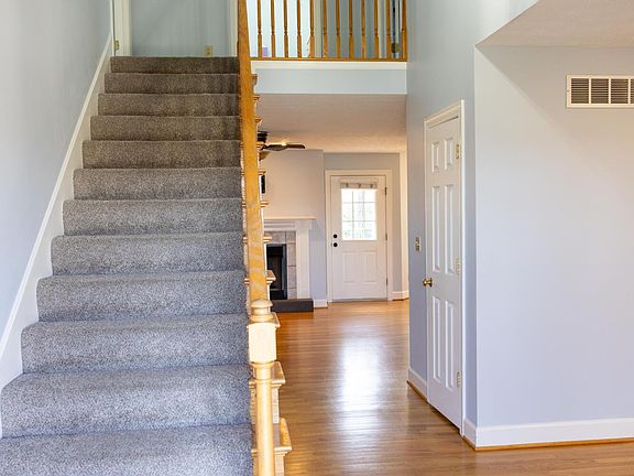 5th image of 410 Brook Ct