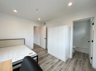 1254 W 37th St #1, Los Angeles, CA 90007
