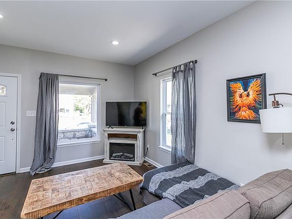 3rd image of 220 N 23rd St
